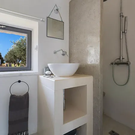 Casale Con Cipresso