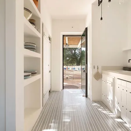 Casale Con Cipresso * Остуни