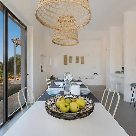 Casale Con Cipresso * Остуни
