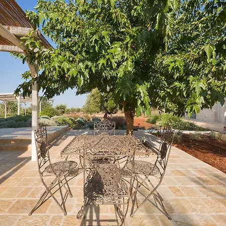 Casale Con Cipresso * Остуни