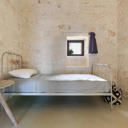 Casale Con Cipresso Остуни