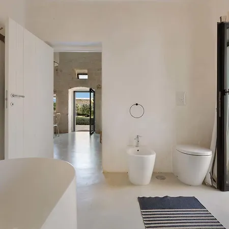 Casale Con Cipresso * Остуни