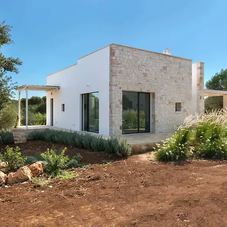 Casale Con Cipresso Вилла Остуни